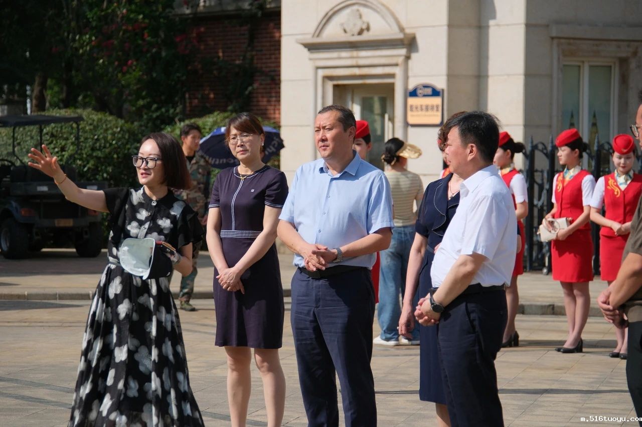 乌鲁木齐职业大学党委书记唐晓冰一行到我院考察交流